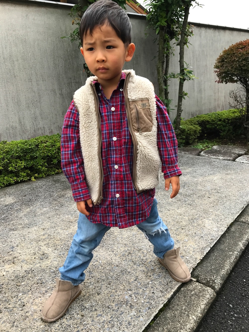 「チェック、チェックシャツ、ボア、キッズコーデ、秋コーデ、4歳」｜「GAPのアイテム（シャツ/ブラウス、レッド系）」を使った、Yumeka Chidaさん（キッズ・100cm）の秋コーディネートの1枚目の写真