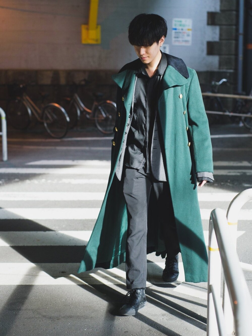 「#fashion、#コート、モード」｜「Christian Diorのアイテム（ジャケット/アウター、グリーン系）」を使った、AKiさん（メンズ・175cm）の冬コーディネートの1枚目の写真