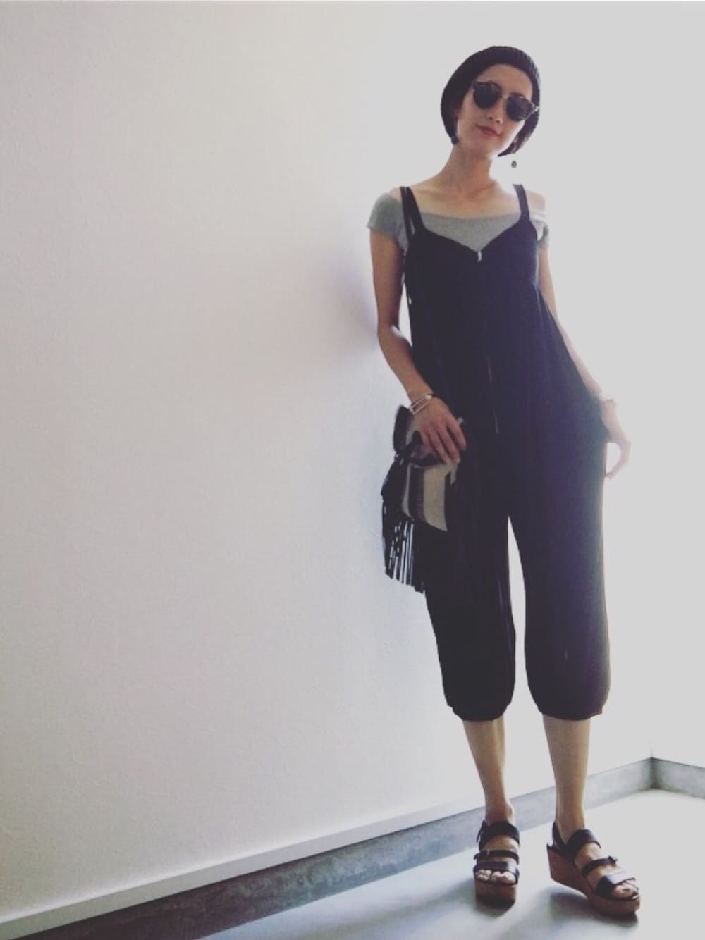 「シンプル、カジュアル、大人カジュアル、サロペット、オフショル、サンダル、夏、TODAYFUL、ootd」｜「TODAYFULのオフショルダーＴ（Tシャツ/カットソー、グレー系）」を使った、MISAさん（レディース・165cm）の夏コーディネートの1枚目の写真