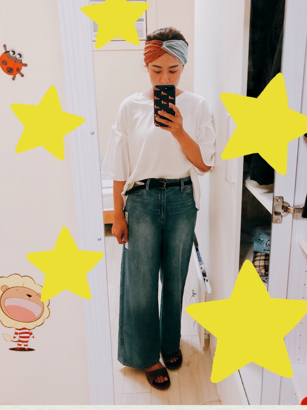 「hotsummer、Taiwan、kaohsiung」｜「UNIQLOのアイテム（デニムパンツ、ブルー系）」を使った、tinavovさん（レディース・163cm）の春コーディネートの1枚目の写真