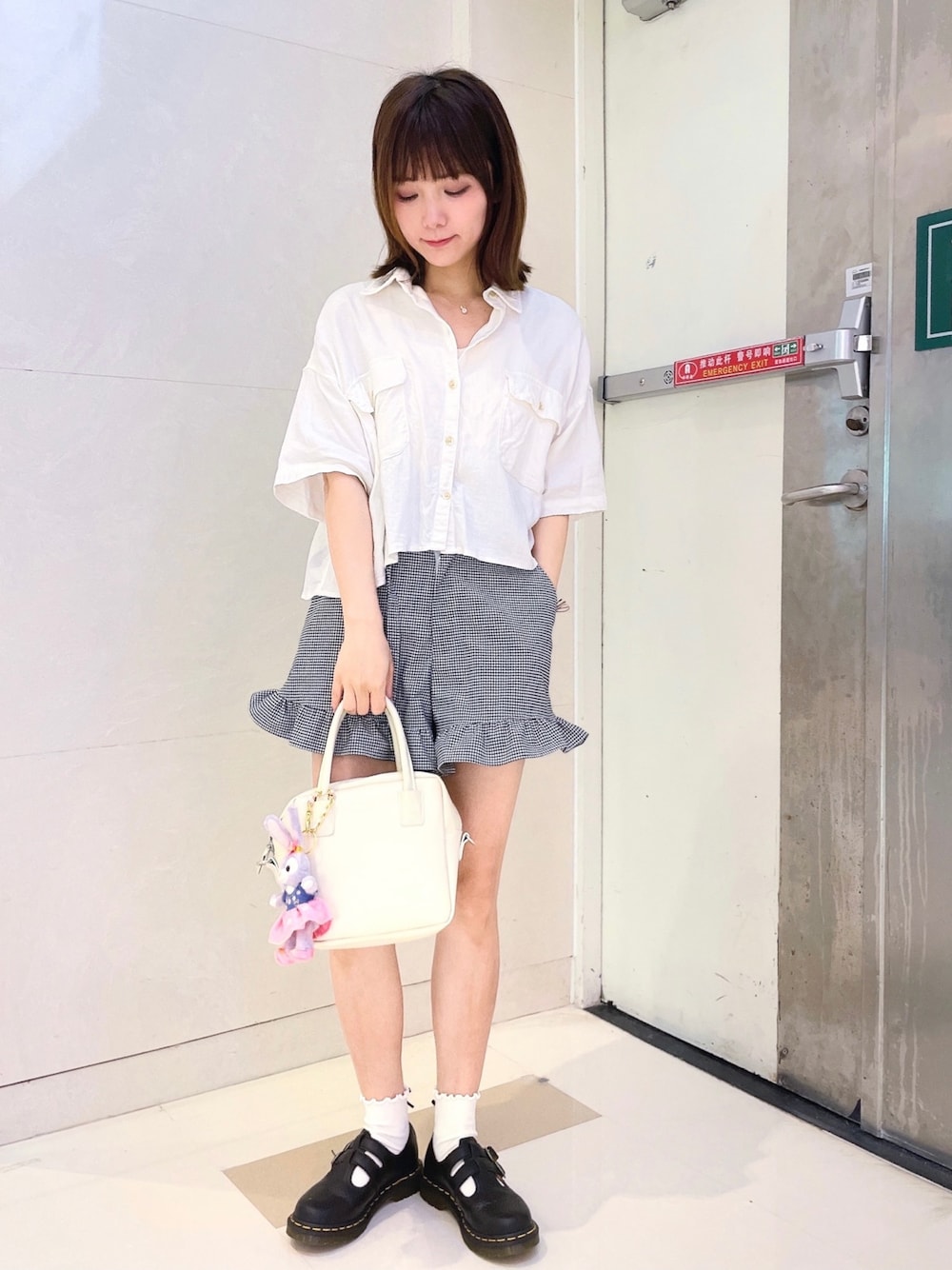「LOWRYS FARM、Heather、Kastane、Dr.Martens」｜「LOWRYS FARMのリネンショートシャツＳＳ　833664（シャツ/ブラウス、ホワイト系）」を使った、beary_rabbitさん（レディース・156cm）の春コーディネートの1枚目の写真