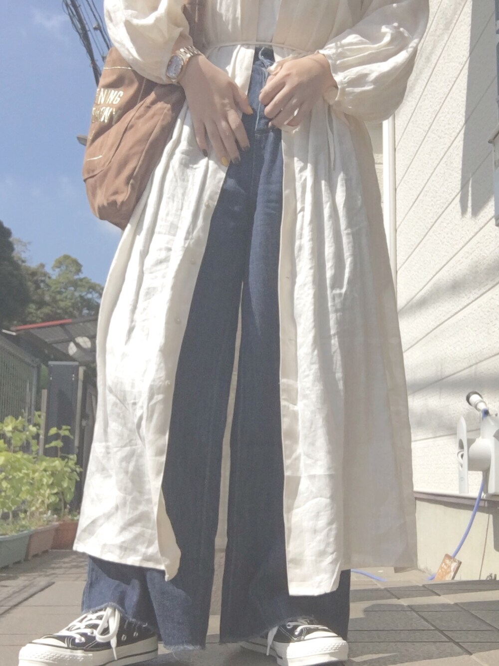 「b&y、BEAUTY&YOUTH UNITED ARROWS、ブラウス、ローズバッド、デニム、切りっぱなし」｜「ROSE BUDのアイテム（デニムパンツ、ブルー系）」を使った、M.さん（レディース・154cm）の冬コーディネートの1枚目の写真