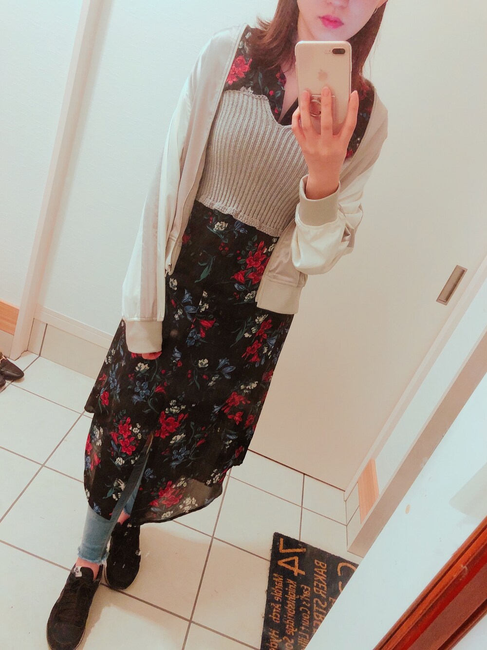 「ootd、春コーデ、カジュアル、カジュアルコーデ、レイヤードスタイル、重ね着、ニットビスチェ、お花見」｜「GUのアイテム（ブルゾン、グレー系）」を使った、ミユさん（レディース・163cm）の春コーディネートの1枚目の写真