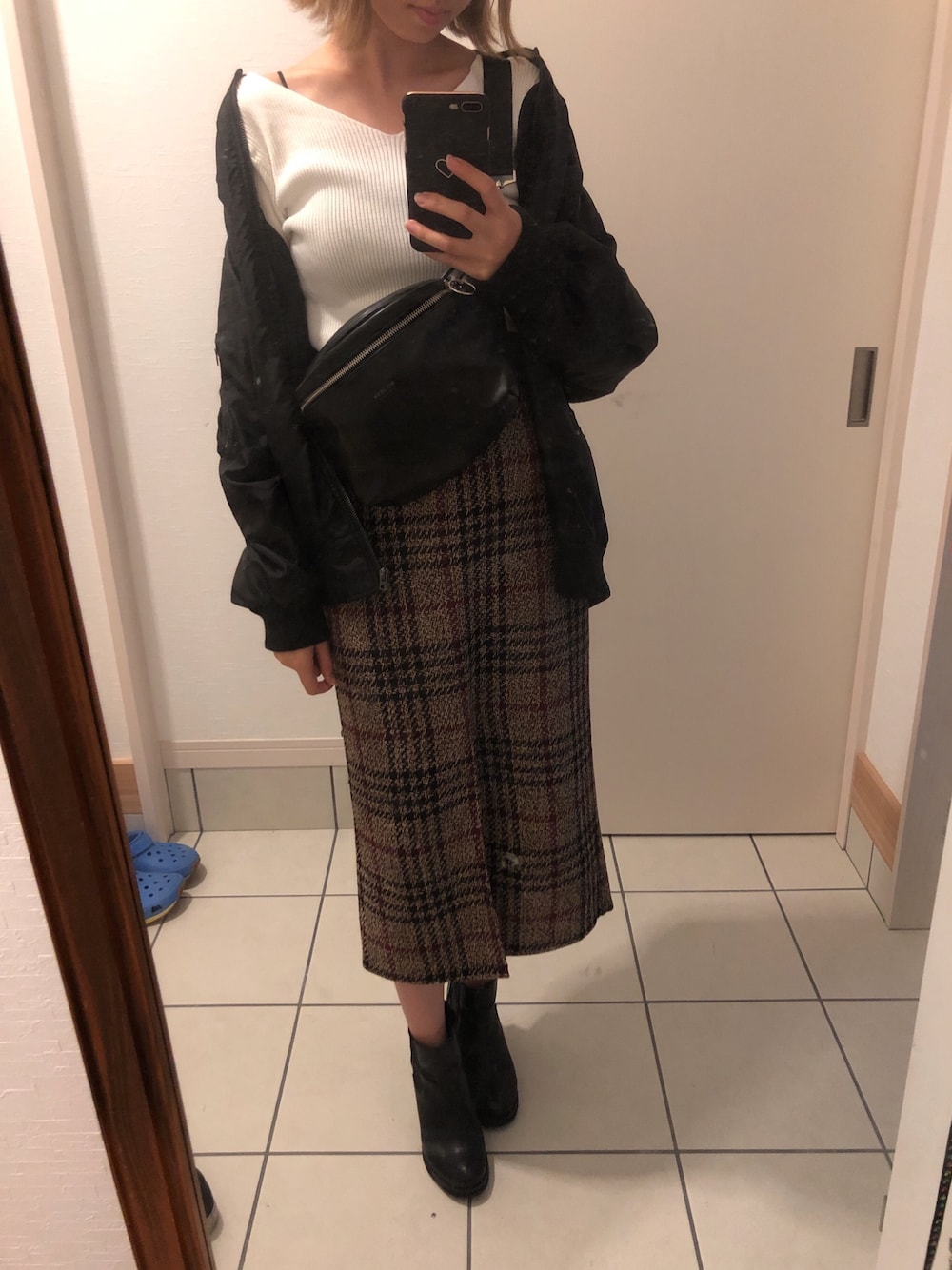 「ootd、秋コーデ、チェックタイトスカート、タイトロングスカート、MA-1、黒で締める」｜「w closetの【先行予約】BIGシルエットMA-1（ジャケット/アウター、ブラック系）」を使った、ミユさん（レディース・163cm）の秋コーディネートの1枚目の写真