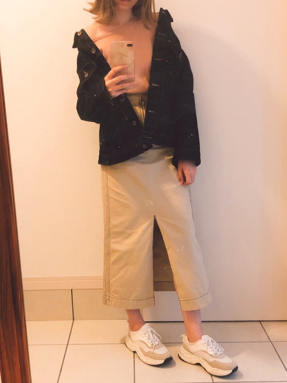 「ootd、ワンショルダー、ロングタイトスカート、Gジャン、春、春コーデ、spring」｜「Chicoのワンショル紐付きリブＴ（Tシャツ/カットソー、ピンク系）」を使った、ミユさん（レディース・163cm）の春コーディネートの1枚目の写真