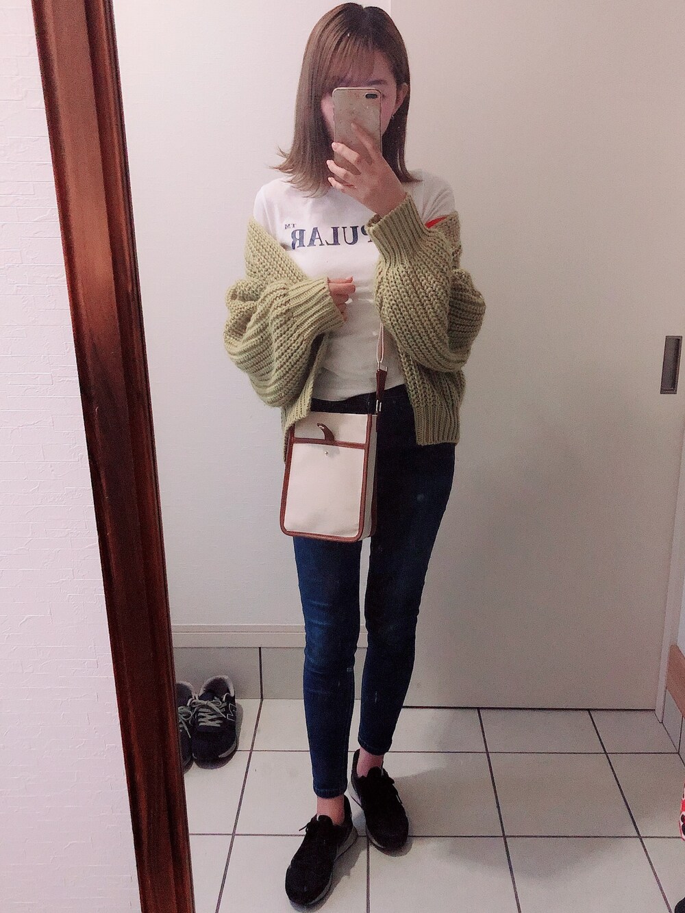 「ootd、春夏コーデ、シンプル、カジュアル、野球観戦、ＧＷ、ゴールデンウィーク」｜「earth music&ecologyのざっくりショートニットカーディガン 〇（カーディガン/ボレロ、イエロー系）」を使った、ミユさん（レディース・163cm）の春コーディネートの1枚目の写真