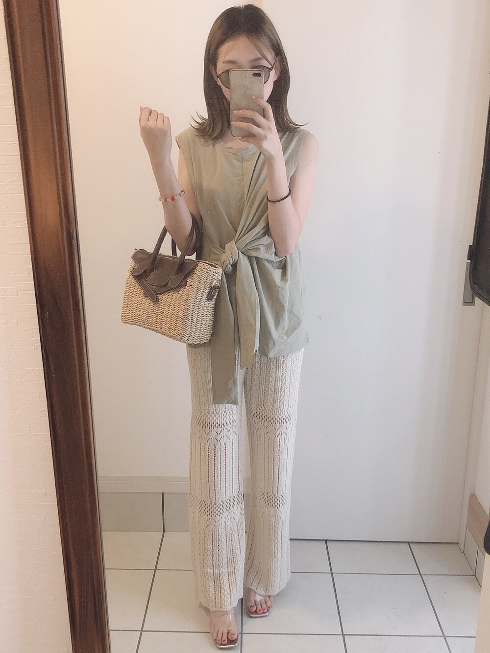 「ootd、透かしニット、ニットパンツ、レイヤード風、シンプル、オトナ女子」｜「mysticの結びデザインタンク（Tシャツ/カットソー、グリーン系）」を使った、ミユさん（レディース・163cm）の夏コーディネートの1枚目の写真