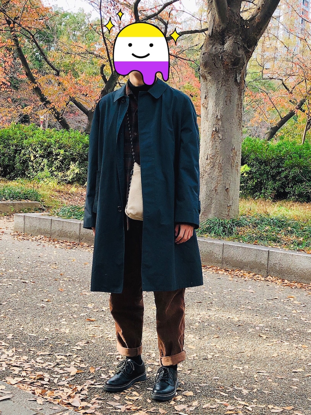 「お洒落さんとつながりたい、休日スタイル、秋のコーデ、秋コーデ、革靴、古着MIX、コート、ウールシャツ、コーデュロイパンツ、紅葉」｜「TOWNCRAFTのアイテム（ステンカラーコート、ブラック系）」を使った、matsuさん（メンズ・175cm）の秋コーディネートの1枚目の写真