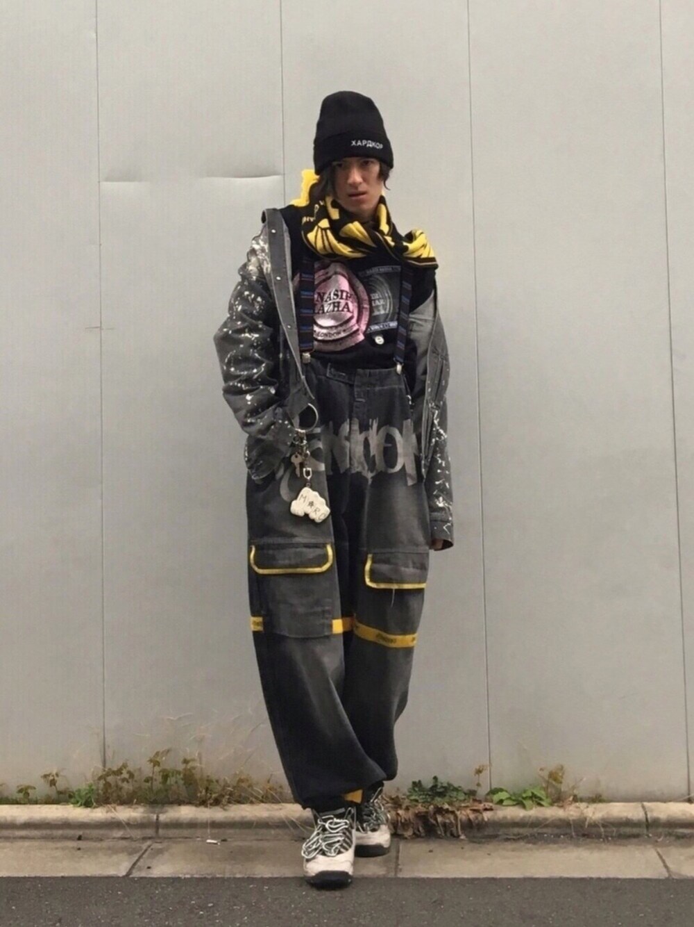 「streetstyle、MARITHE+FRANCOIS GIRBAUD、NASIR MAZHAR、hex antistyle、セットアップ、サスペンダー、gosharubchinskiy、デニムオンデニム、ワイドパンツ」｜「NASIR MAZHARのアイテム（スウェット、ブラック系）」を使った、やんねさん（メンズ・180cm）の春コーディネートの1枚目の写真