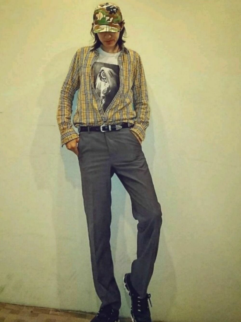 「バーバリー、バーバリーチェック、burberry、タックイン、マルタンマルジェラ、マルジェラ、Maison Martin Margiela、Maison Margiela、TOGA、スラックス」｜「BURBERRYのアイテム（シャツ/ブラウス、ベージュ系）」を使った、やんねさん（メンズ・180cm）の夏コーディネートの1枚目の写真