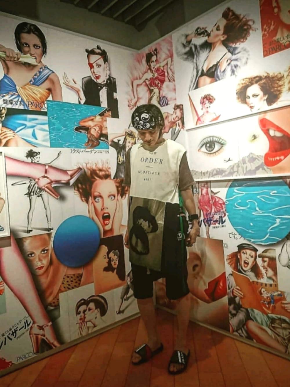 「古着MIX、ラフシモンズ、RAF SIMONS、drkshdw、アート、ART、PRADA、ウエストポーチ、バンダナ、シャネル」｜「古着のアイテム（その他ヘアアクセサリー、ブラック系）」を使った、やんねさん（メンズ・180cm）の夏コーディネートの1枚目の写真
