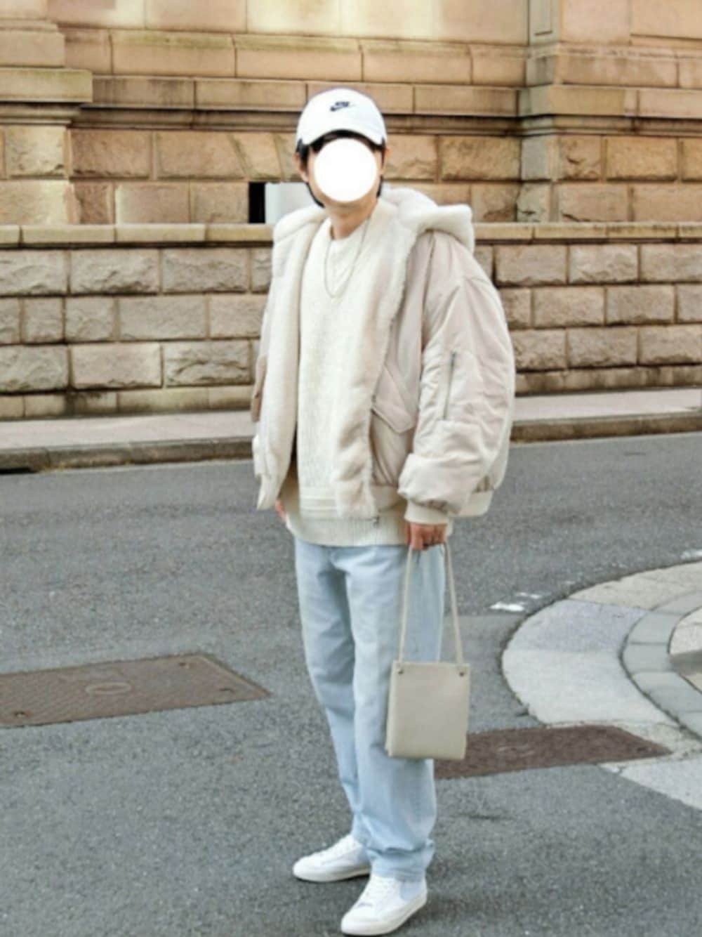 「私の推しブランド、ホワイトコーデ、NIKE、RAGEBLUE、UNIQLO、blazer、キャップ、ポップ、ストリートMIX、スニーカーコーデ」｜「NIKEのナイキ ブレーザー MID '77 ビンテージ シューズ / スニーカー / Nike Blazer Mid '77 Vintage Shoe（スニーカー、ホワイト系）」を使った、naokさん（メンズ・175cm）の冬コーディネートの1枚目の写真