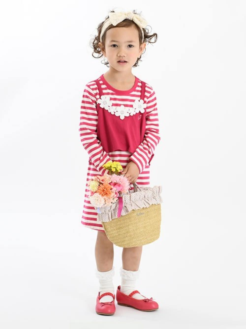 「子供服、キッズコーデ、春コーデ、女の子、女の子コーデ、こどもコーデ、おんなのこ、キッズファッション、KP」｜「KP DECOの【KP DECO】リボンヘアバンド（ヘアバンド、ホワイト系）」を使った、KPさん（キッズ・110cm）の冬コーディネートの1枚目の写真