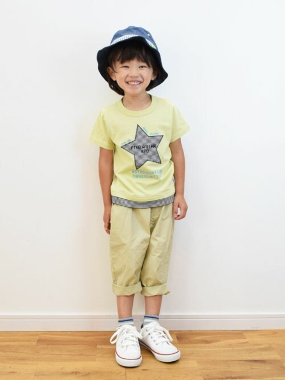「キッズコーデ、男の子、幼稚園、男の子コーデ、小学生、保育園、キッズファッション、男の子ママ、むすこーで、KP BOY」｜「KP BOYの星モチーフの半袖Tシャツ(100-130cm)（Tシャツ/カットソー、グリーン系）」を使った、KPさん（キッズ・107cm）の夏コーディネートの1枚目の写真