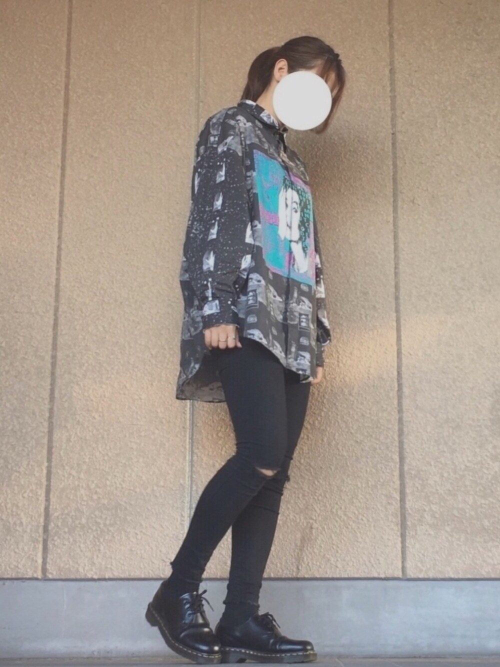 「秋、ootd、ビックシルエット、メンズアイテム、メンズライク、ビックシャツ、スキニー、Dr.Martens、c.e、ZARA」｜「ZARAのアイテム（その他パンツ、ブラック系）」を使った、tomyさん（レディース・163cm）の秋コーディネートの1枚目の写真