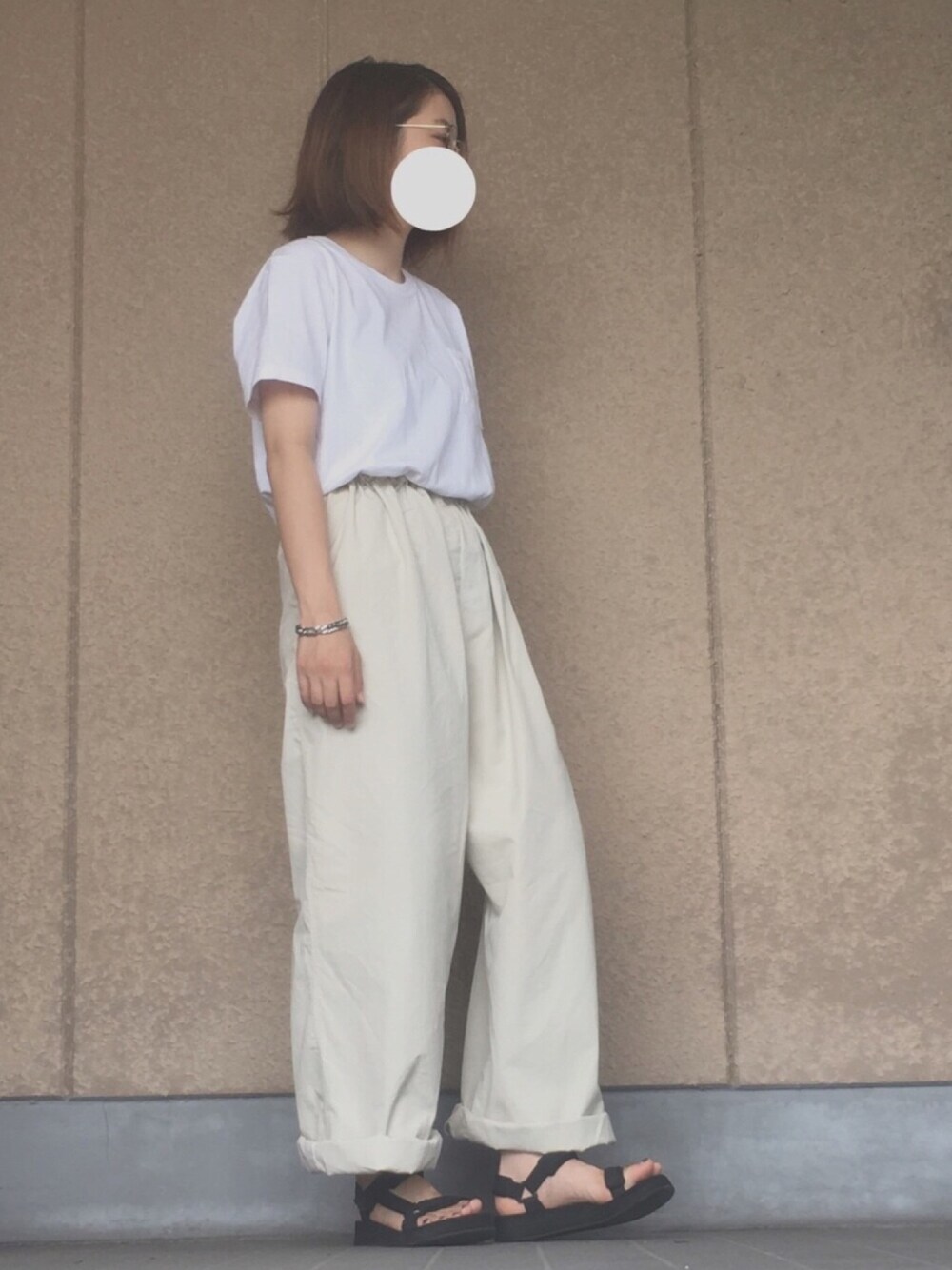 「夏、ホワイトコーデ、ゆるコーデ、メンズライク、古着、ミリタリー、めがね、SAVILE ROW、シルバーアクセサリー、サンダル」｜「古着のアイテム（その他パンツ、ホワイト系）」を使った、tomyさん（レディース・163cm）の夏コーディネートの1枚目の写真