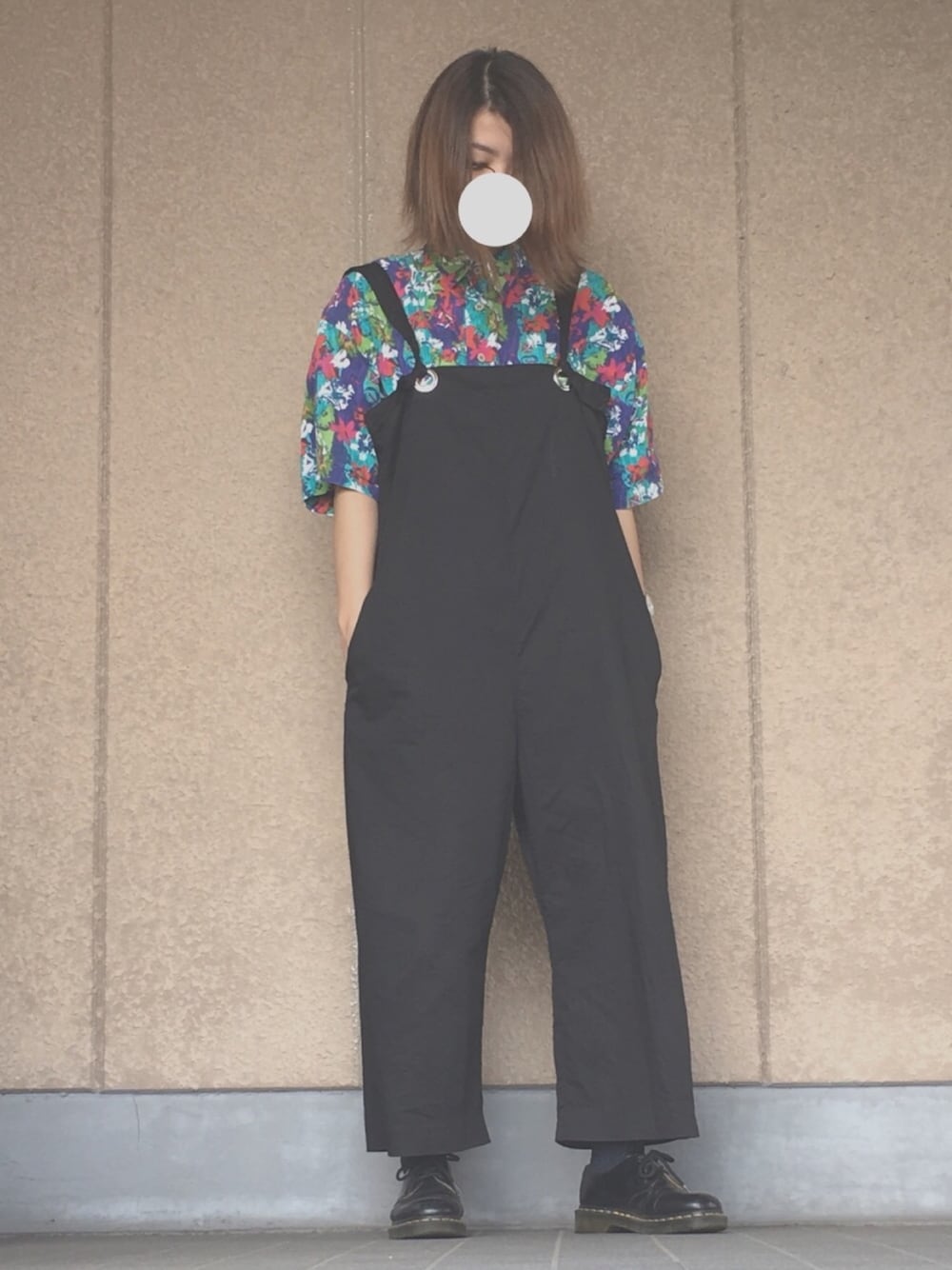 「夏、古着、柄シャツ、オールインワン、ゆるコーデ、メンズライク」｜「ZARAのアイテム（サロペット/オーバーオール、ブラック系）」を使った、tomyさん（レディース・163cm）の夏コーディネートの1枚目の写真