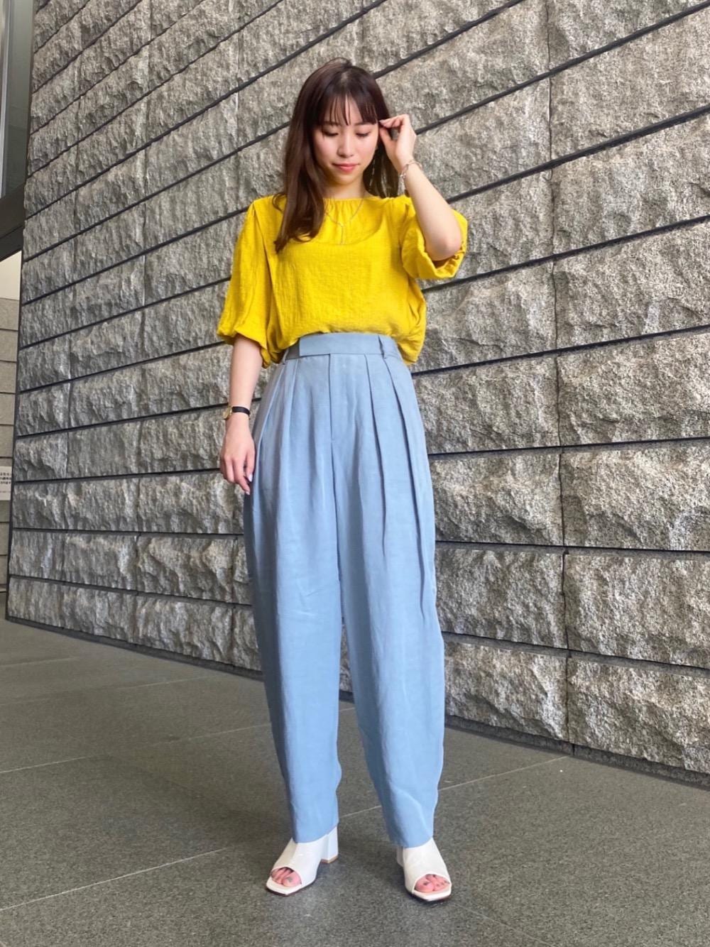 「パンツ、シャツ/ブラウス」｜「VELATTIの＜VELATTI＞ランダムオーバルブレスレット（ブレスレット、シルバー系）」を使った、kumemikiさん（レディース・164cm）の春コーディネートの1枚目の写真