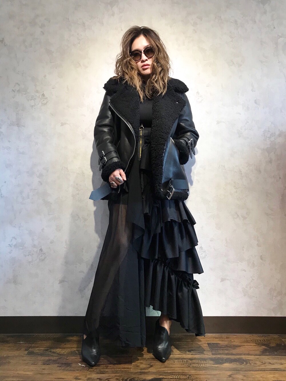 「Acne Studiosのアイテム（ジャケット/アウター、ブラック系）」を使った、Kotomi Minagawaさん（レディース・169cm）の冬コーディネートの1枚目の写真