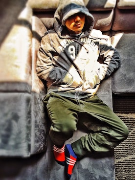 「Abercrombie&Fitch（アバークロンビーアンドフィッチ）のアイテム（パーカー）」を使った、ShoCkleYさん（メンズ・177cm）の春コーディネート