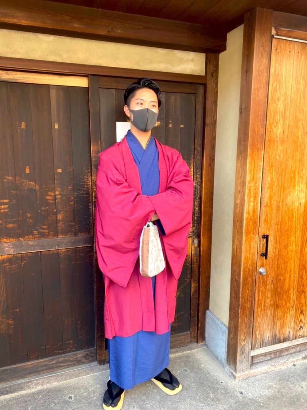 「和装、浴衣、着物、京都、草履、足袋、赤、羽織り、紺、浴衣男子」｜「咲く都のアイテム（その他、その他）」を使った、てっちゃんさん（メンズ・173cm）の春コーディネートの1枚目の写真