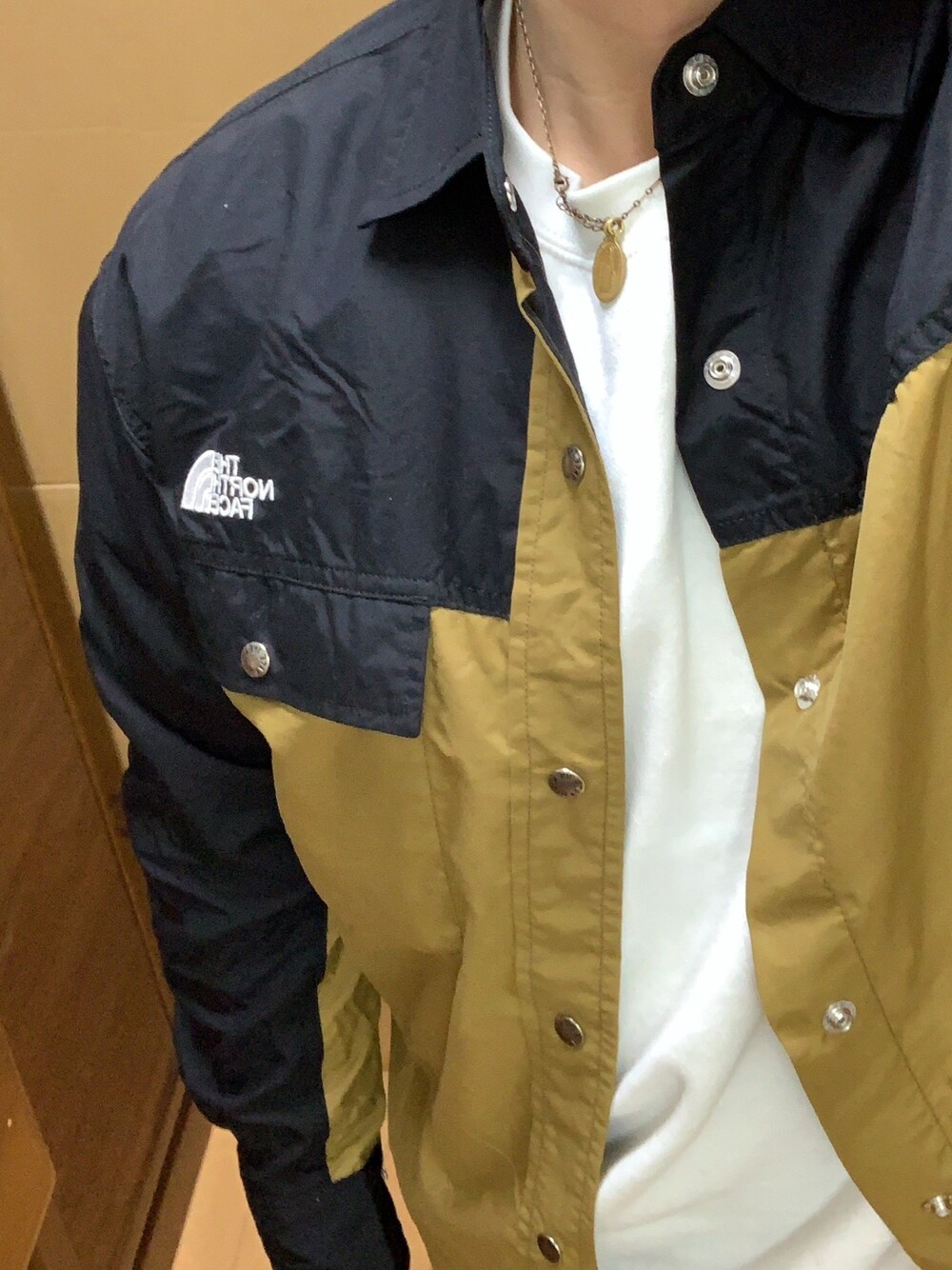 「THE NORTH FACEのアイテム（ジャケット/アウター、ベージュ系）」を使った、だいすけさん（メンズ・270cm）の春コーディネートの1枚目の写真