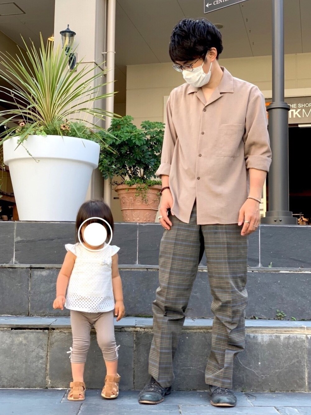 「オープンカラーシャツ、とろみシャツ、古着MIX、チェックパンツ、シャツ、ベージュ、レザーシューズ、シャツ好き集まれ、シャツスタイル」｜「TESSのアイテム（シャツ/ブラウス、ベージュ系）」を使った、UNIchiroさん（メンズ・172cm）の夏コーディネートの1枚目の写真