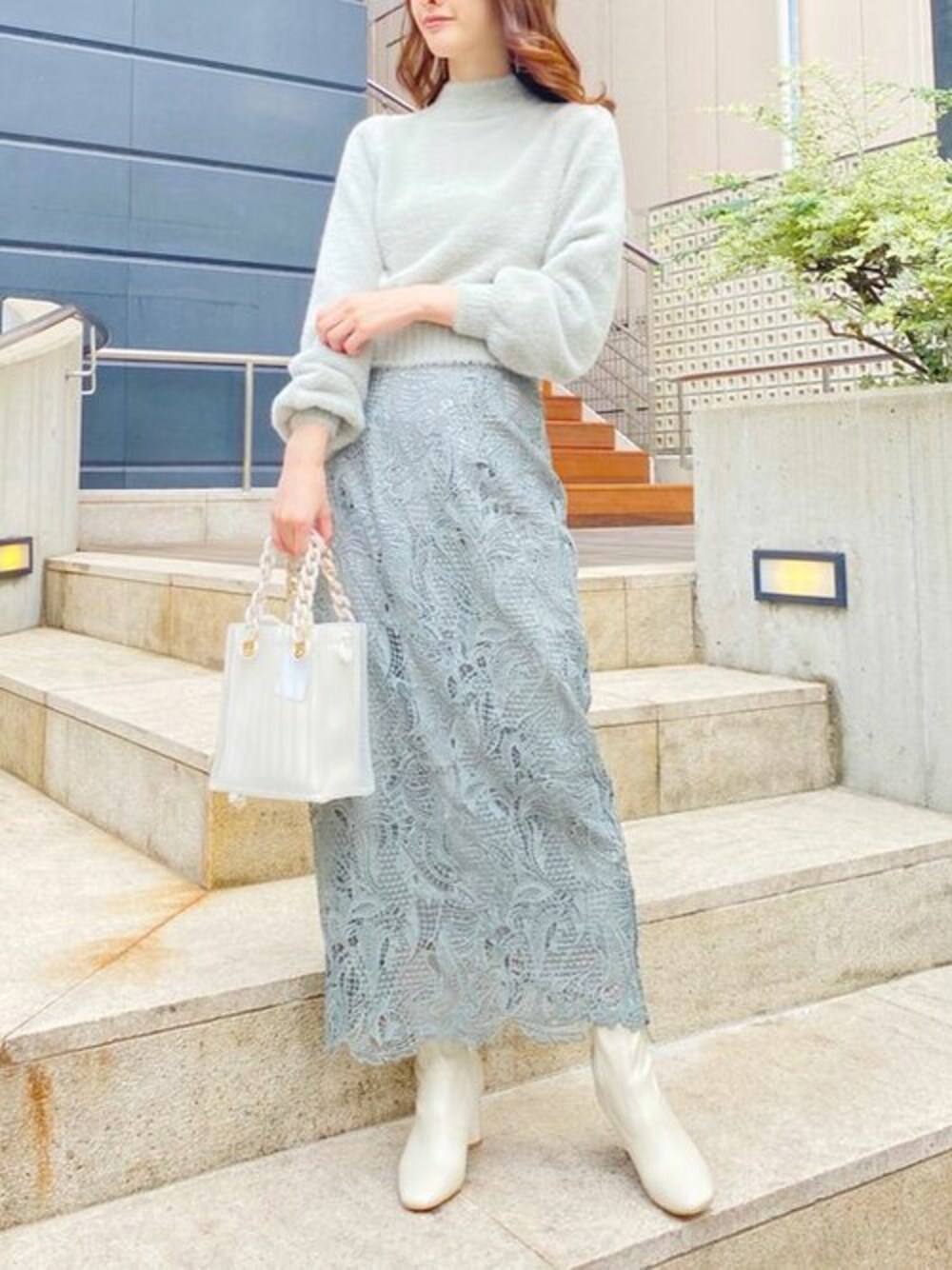 長澤 実果さんの「レースハイウエストタイトスカート（MERCURYDUO）」を使ったコーディネート