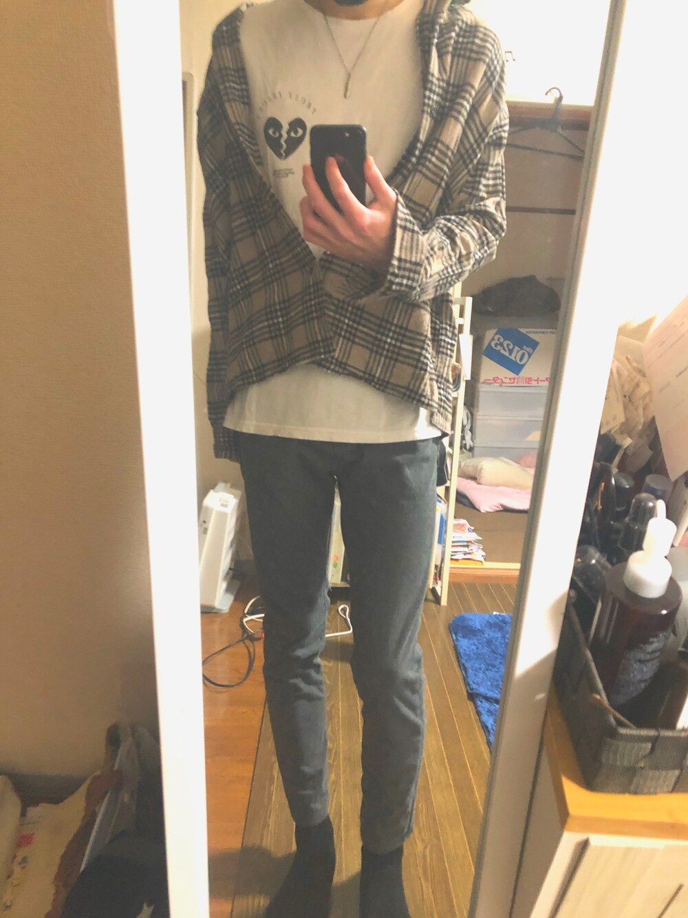 「RAGEBLUEのアイテム（シャツ/ブラウス、ベージュ系）」を使った、ろたさん（メンズ・180cm）の春コーディネートの1枚目の写真