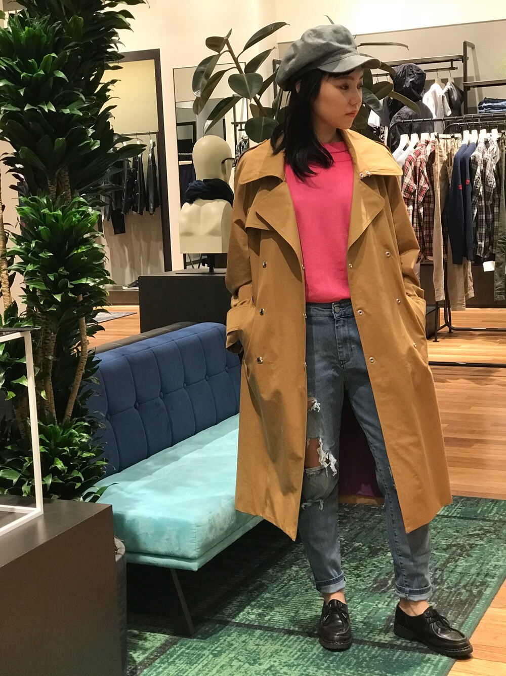 「大人カジュアル、ゆるコーデ、カジュアルコーデ、おしゃれさんと繋がりたい、休日スタイル、オトナ女子、spring」｜「DIESELの00SBFX0TASB（トレンチコート、ベージュ系）」を使った、SHIHO_NOIさん（レディース・162cm）の春コーディネートの1枚目の写真