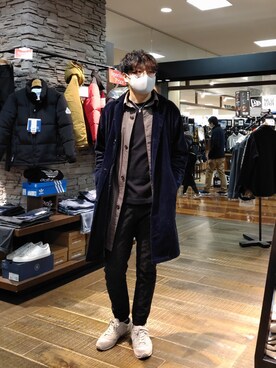 「迷彩」｜「アイテム（ステンカラーコート）」を使った、rariさん（メンズ・177cm）の冬コーディネート