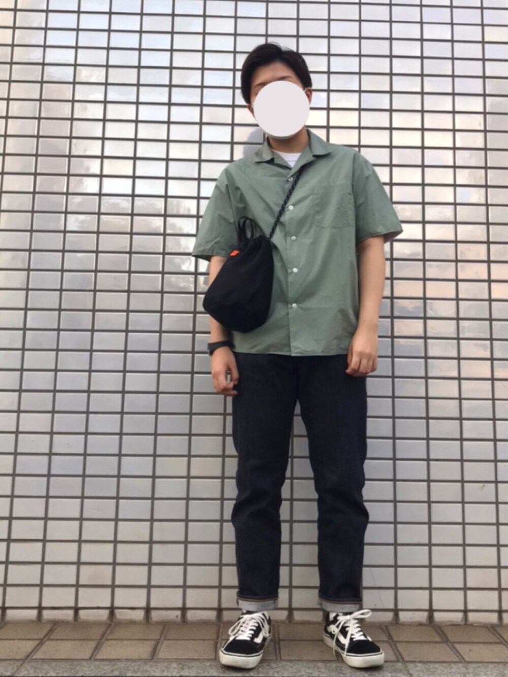 「universaloverall、coen、VANS、デニム、zozoデニム、CASIO、オープンカラーシャツ、巾着バッグ」｜「coenのボックスシルエットオープンカラーシャツ（シャツ/ブラウス、グリーン系）」を使った、Kr.さん（メンズ・160cm）の春コーディネートの1枚目の写真
