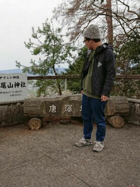 「and wander（アンドワンダー）のアイテム（マウンテンパーカー）」を使った、ハシタケさん（メンズ・171cm）の春コーディネート