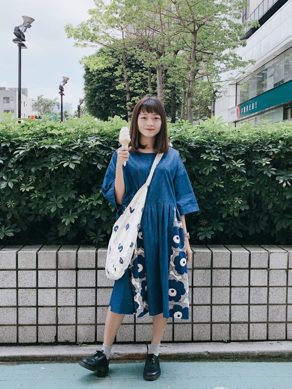「Dr. MartensのDr. Martens / 1461 59 3EYESHOE_mtn（その他シューズ、ブルー系）」を使った、林郁芳 Miki🇹🇼さん（レディース・160cm）の春コーディネートの1枚目の写真
