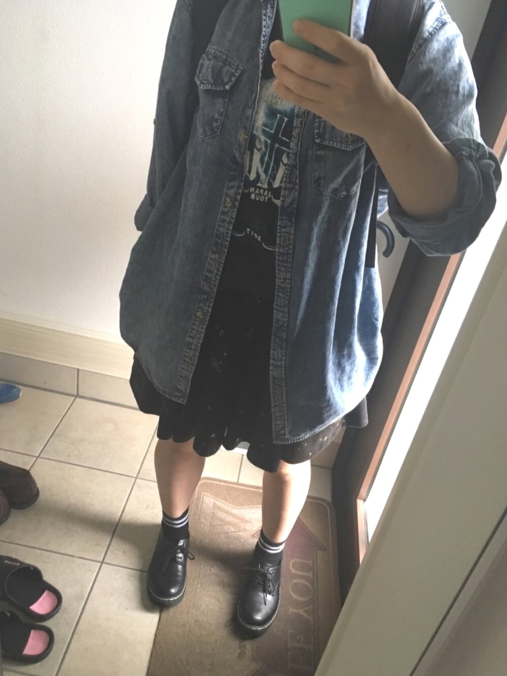 「バンT、バンTコーデ、古着、古着女子、古着好きな人と繋がりたい」｜「ONE OK ROCKのアイテム（Tシャツ/カットソー、ブラック系）」を使った、みきてぃーさん（レディース・159cm）の夏コーディネートの1枚目の写真