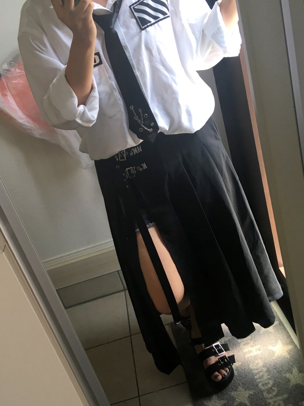 「ロックテイスト、ロック、KINGLYMASK 、おしゃれさんと繋がりたい、SEVENS、WEGO」｜「KINGLY MASKのアイテム（スカート、ブラック系）」を使った、みきてぃーさん（レディース・160cm）の夏コーディネートの1枚目の写真