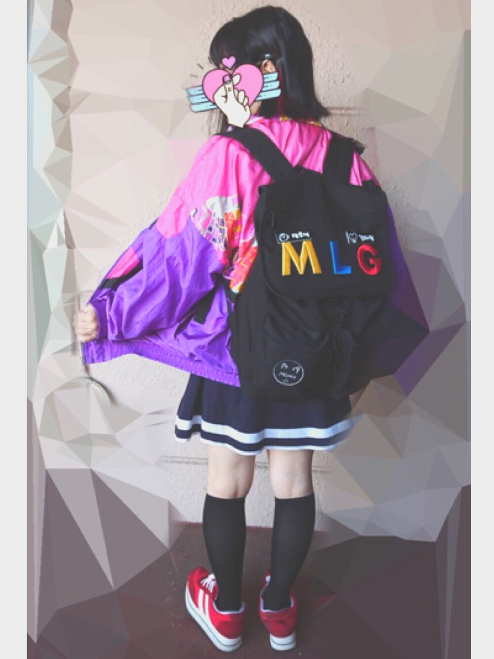 「原宿系、ナイロンジャケット、派手、Melange、リュック、スニーカー、FILA、古着、BTS、バッジ」｜「Le Melangeのアイテム（バックパック/リュック、ブラック系）」を使った、🐯나나🦄さん（レディース・155cm）の秋コーディネートの1枚目の写真