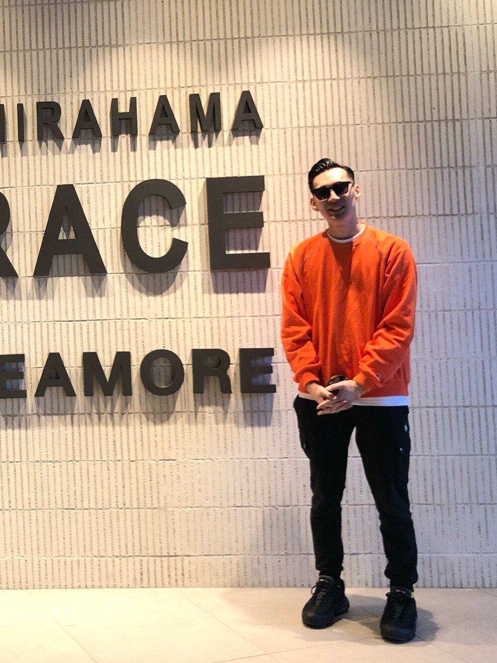 「シンプル、ビッグシルエット、いいね、save、フォローお願いします🤑、スニーカー、白Tシャツ、レイヤードスタイル、海、NIKE、ラルフローレン」｜「BEAMSのBEAMS / フリップ アップ サングラス（サングラス、ブラック系）」を使った、Harukiさん（メンズ・180cm）の夏コーディネートの1枚目の写真