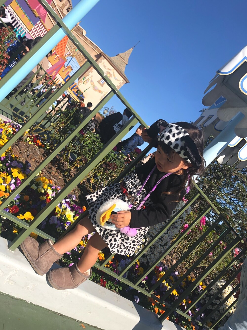 「ディズニーコーデ、101匹わんちゃん」｜「Disneyのアイテム（ヘアバンド、ホワイト系）」を使った、haruna𓇼さん（キッズ・100cm）の春コーディネートの1枚目の写真