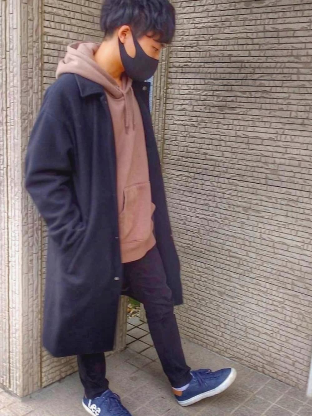 「秋コーデ、今日のコーデ、黒、おしゃれさんと繋がりたい、スキニー」｜「Leeのアイテム（スニーカー、その他）」を使った、tomoさん（メンズ・167cm）の秋コーディネートの1枚目の写真