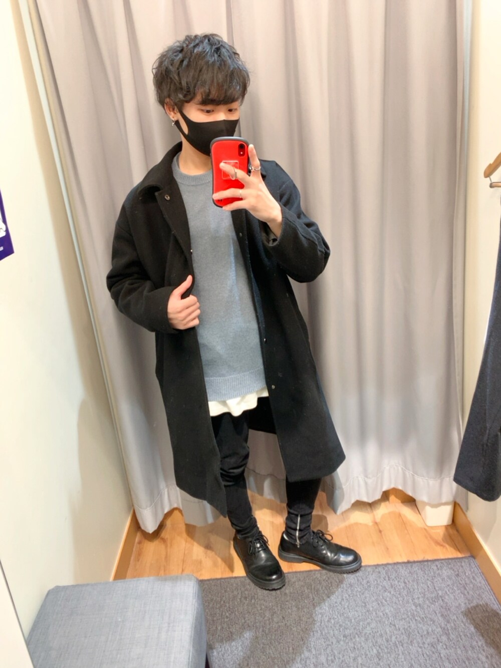 「冬のコーデ、低身長コーデ、おしゃれさんと繋がりたい、セーター、黒スキニー、チェスターコート」｜「GUのアイテム（ニット/セーター、ブルー系）」を使った、tomoさん（メンズ・167cm）の冬コーディネートの1枚目の写真