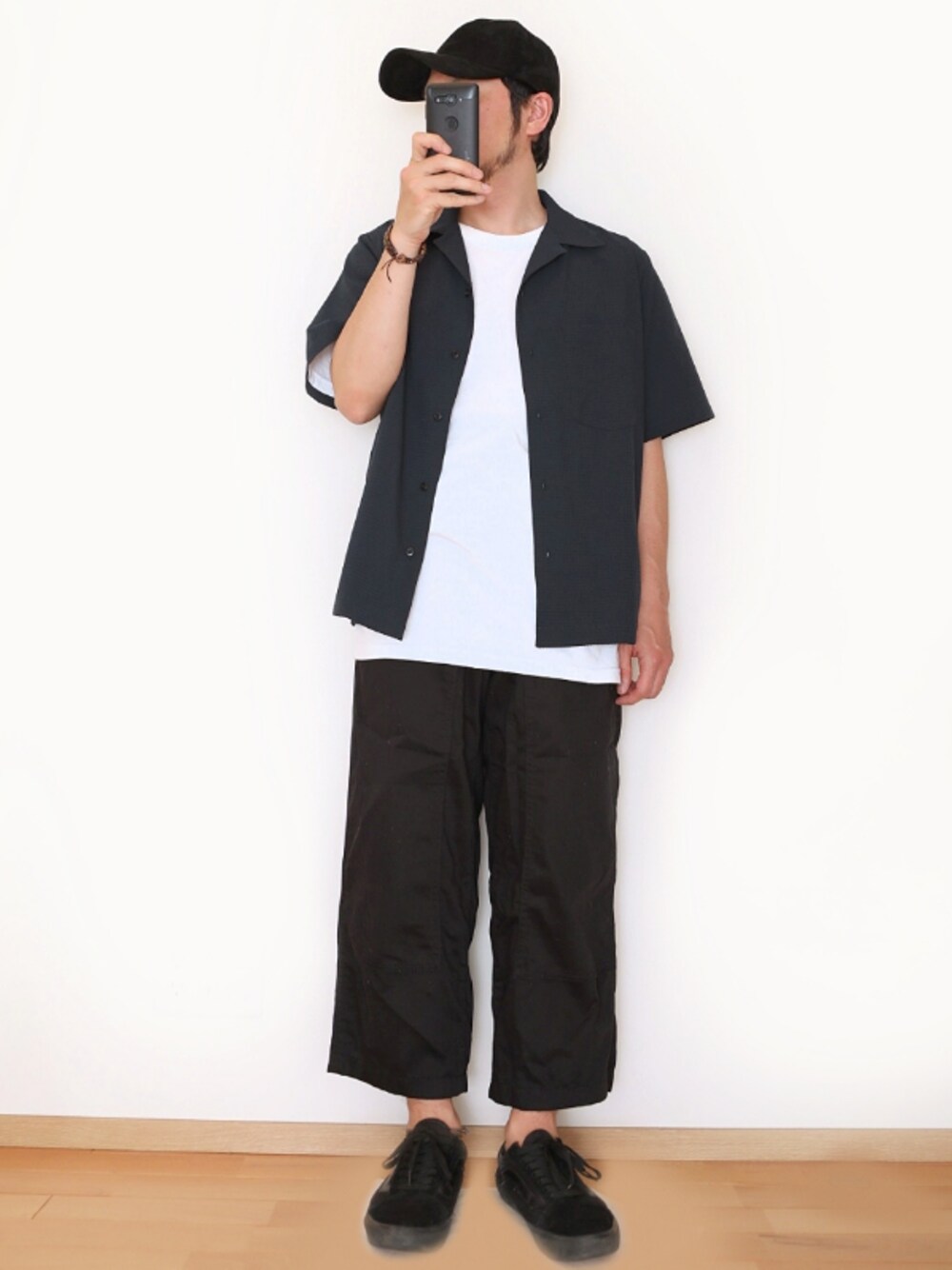 「春夏コーデ、カジュアル、プチプラ、ユニクロ、キャップ、オープンカラーシャツ、白Tシャツ、ワイドパンツ、スニーカー、低身長」｜「SHIPSのSC: Reflax(R) ドライタッチ オープンカラー シャツ（シャツ/ブラウス、ブルー系）」を使った、 よーへいさん（メンズ・164cm）の春コーディネートの1枚目の写真