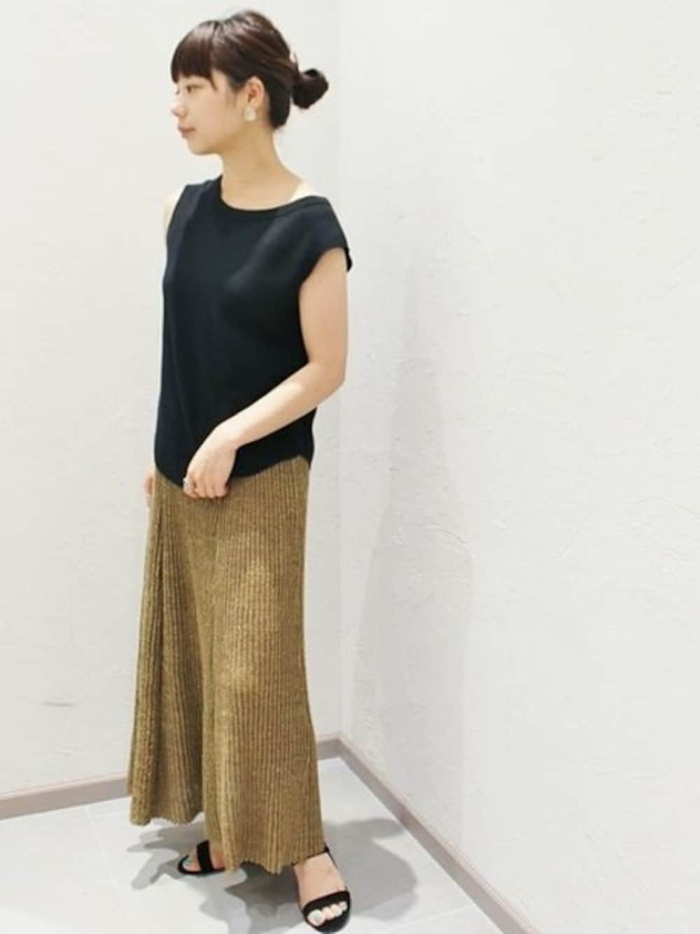 「アシンメトリー、ニットスカート、ノースリーブ、アシンメトリースカート」｜「plageのAsymmetry サーマルプルオーバー◆（Tシャツ/カットソー、ブラック系）」を使った、Yuiさん（レディース・157cm）の夏コーディネートの1枚目の写真