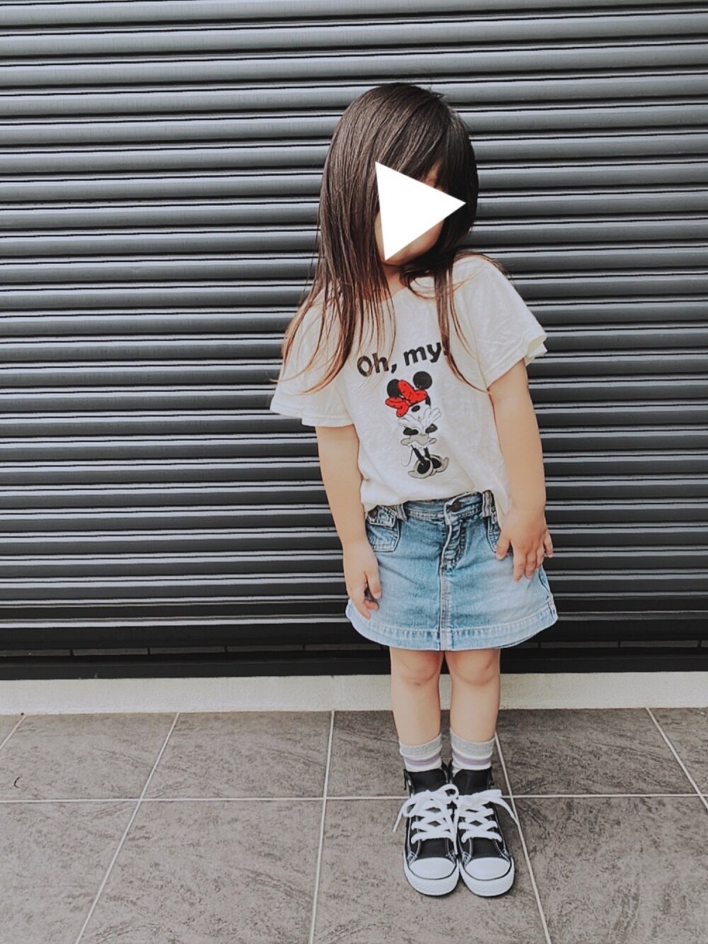 「キッズコーデ、キッズファッション、夏だ！Tシャツ着よう！、女の子、カジュアルコーデ、ソックス、コンバース、ハイカットスニーカー、デニム、おしゃれさんと繋がりたい」｜「BREEZEのディズニーキャラクター 女児Tシャツ（Tシャツ/カットソー、ホワイト系）」を使った、ra⋆yuさん（キッズ・110cm）の春コーディネートの1枚目の写真