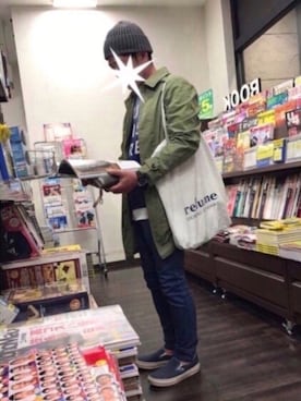 「サマーニット」｜「アイテム（ステンカラーコート）」を使った、TORUさん（メンズ・167cm）の春コーディネート