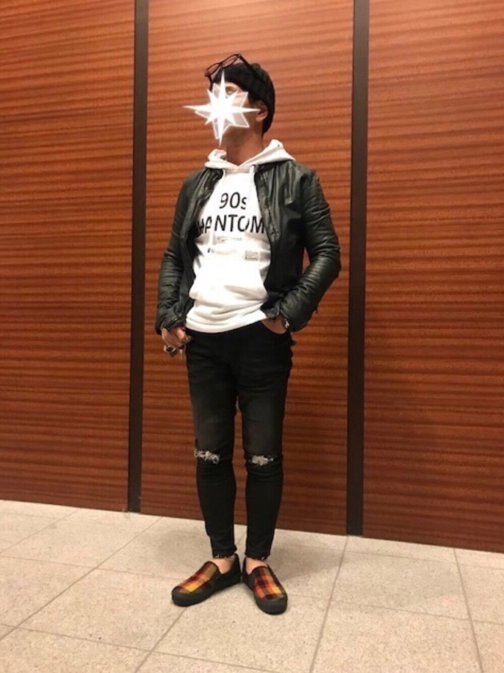 「カジュアル、ラフ、シンプル、ライダース、パーカー、ブラック、ホワイト、デニム、ニット帽、VANS」｜「ChampionのChampion×Let it Ride/別注裏毛パーカー（パーカー、ホワイト系）」を使った、TORUさん（メンズ・167cm）の秋コーディネートの1枚目の写真