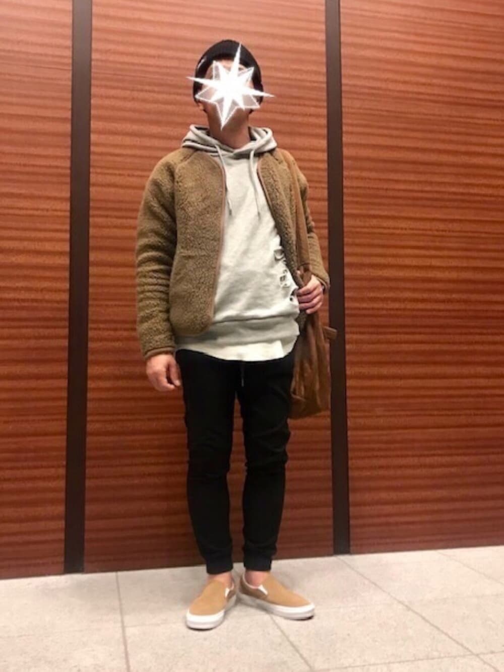 「カジュアル、ラフ、シンプル、ボア、ブルゾン、パーカー、ダウンパンツ、ニット帽、スリッポン、スニーカー」｜「FREAK'S STOREのCOLD BREAKER/コールドブレーカー ZIP UP CARDIGAN/ジップアップカーディガン（ブルゾン、ブラウン系）」を使った、TORUさん（メンズ・167cm）の冬コーディネートの1枚目の写真