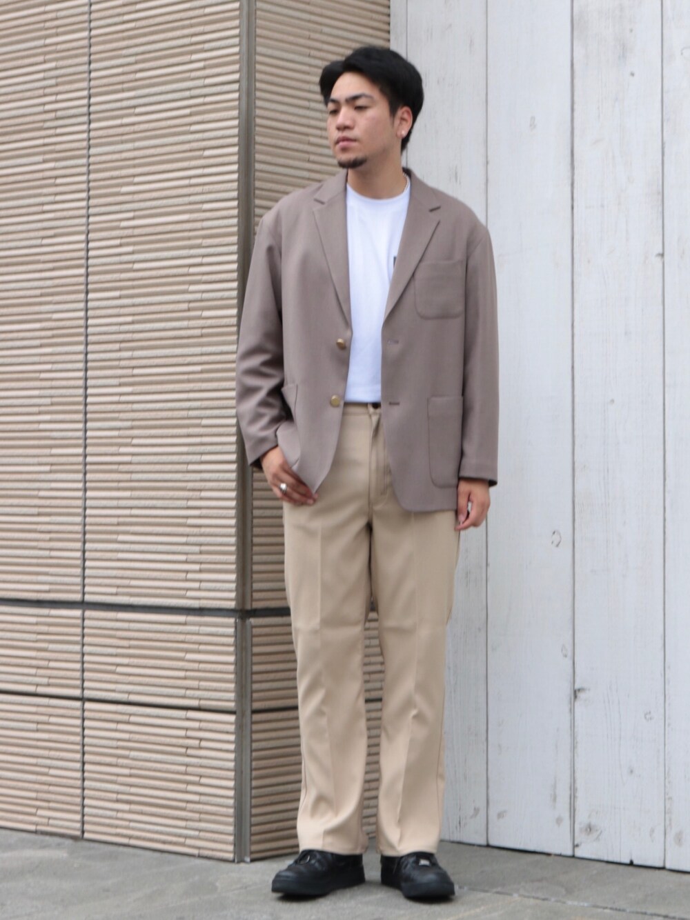 「オトナカジュアル、シンプル、お洒落さんとつながりたい、秋のコーデ、秋服」｜「Wranglerのアイテム（スラックス、ベージュ系）」を使った、yukiさん（メンズ・181cm）の秋コーディネートの1枚目の写真