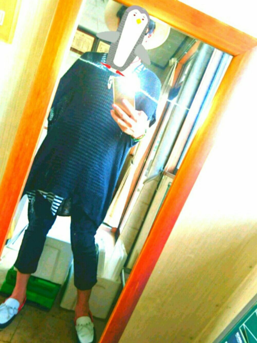 ブラック系のタンクトップ、ブラック系のその他パンツ、ブラック系のニット/セーターを着用したメンズの夏コーディネートの1枚目の写真