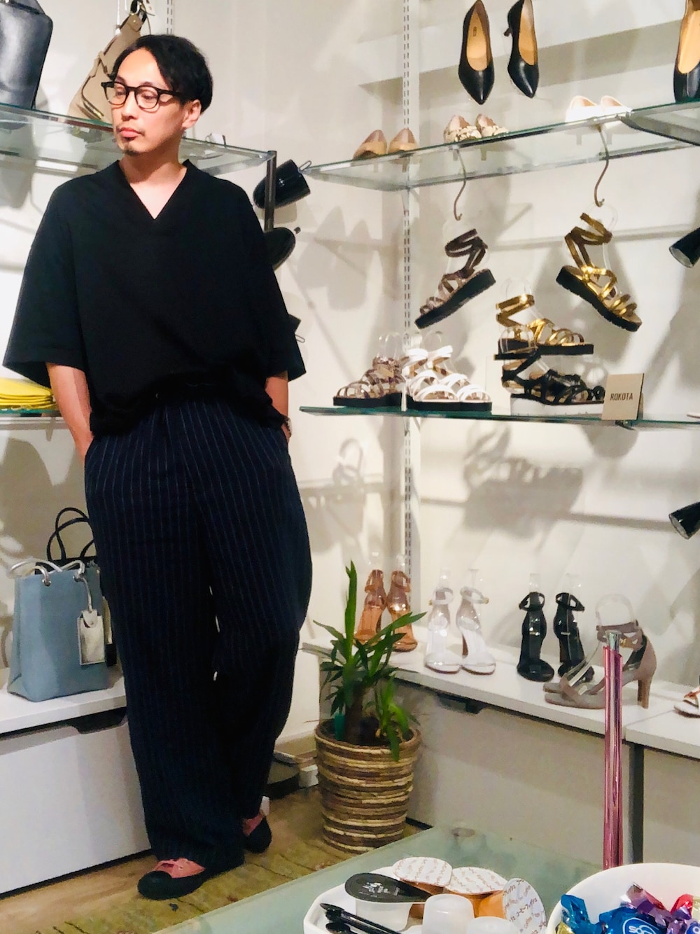 「オーバーサイズ、めがね、ワイドパンツ、コンバース」｜「KANEKO OPTICALのKANEKO OPTICAL×URBAN RESEARCH　UR-28 サングラス（メガネ、ブラック系）」を使った、きいちさん（メンズ・180cm）の夏コーディネートの1枚目の写真